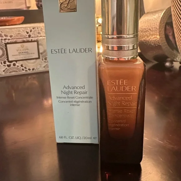 Estee Lauder Advanced Night Repair - Bronze and Silver - Picture 3 of 5